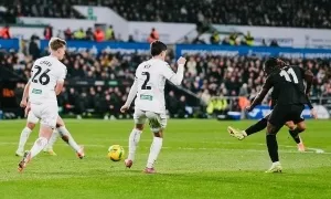 Man City phải ngược dòng trước đội hạng Nhất