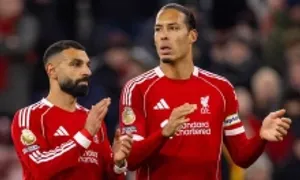 Van Dijk bị chê không làm tròn vai đội trưởng